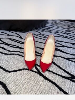 Classic Red Louboutins Pointed-Toe Women’s Pumps